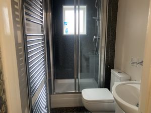 Shower room- click for photo gallery